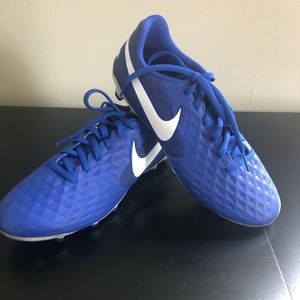 Like new blue/white Nike Tiempo legend 8 cleats